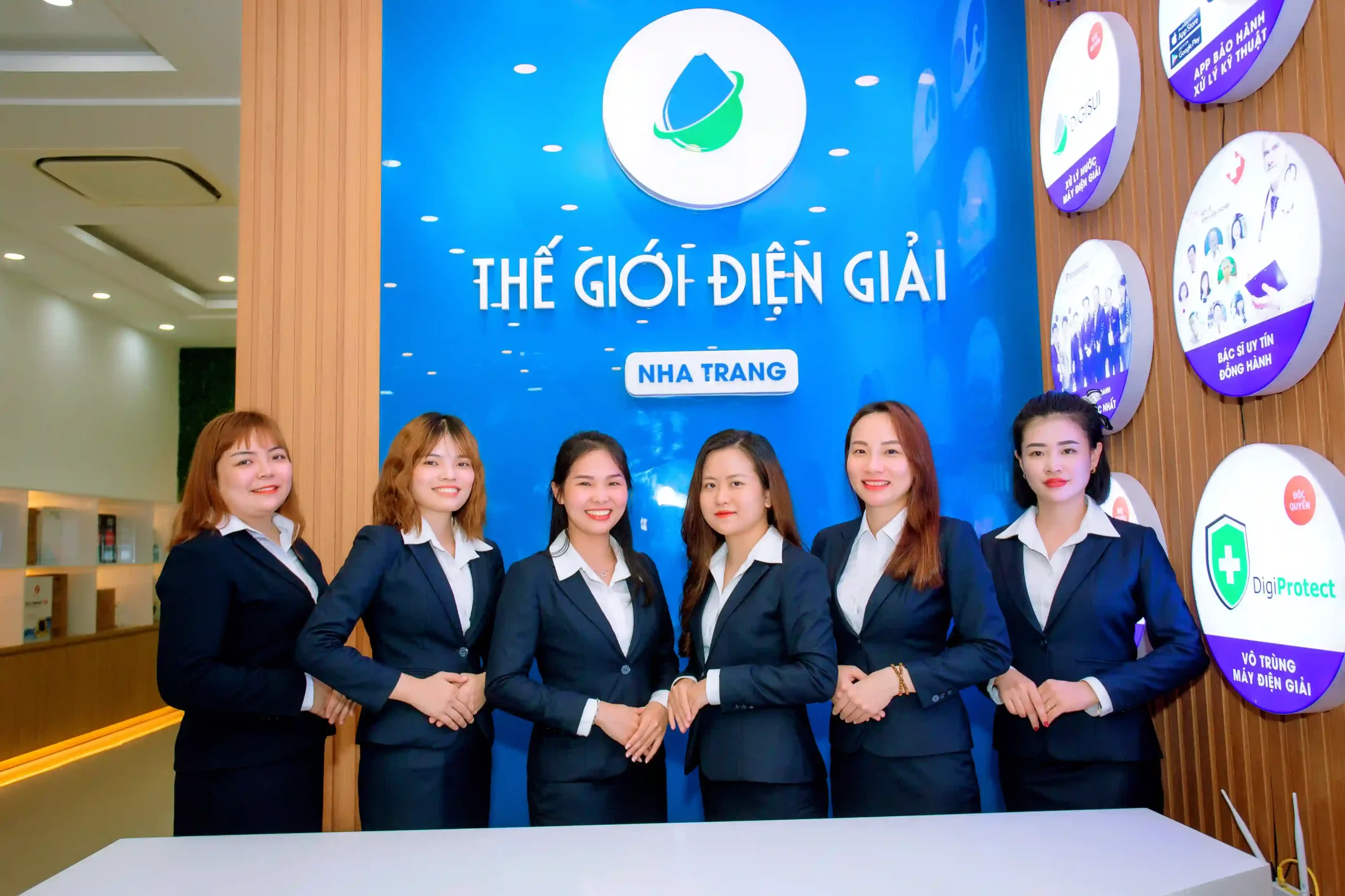 Premium Showroom Thế Giới Lọc Tổng Nha Trang 48 Đội ngũ chuyên viên tại Premium Showroom Thế Giới Lọc Tổng Nha Trang