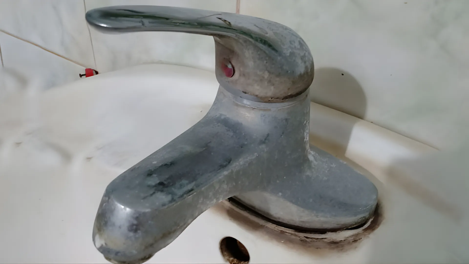 Nước có màu gây lên nhiều tác hại đến sức khỏe