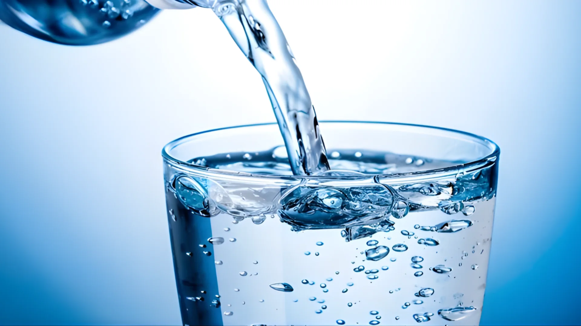 Nước chiếm hơn 70% cơ thể con người và ảnh hưởng trực tiếp đến sức khỏe