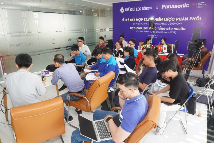 Chuyên gia Panasonic đào tạo chuyên sâu cho đội ngũ nhân sự của Thế Giới Lọc Tổng 54 Buổi đào tạo có sự tham gia của nhân sự Thế Giới Lọc Tổng đến từ nhiều phòng ban: Từ đội ngũ kỹ thuật, tiếp thị, bán hàng,... nhằm giúp đội ngũ hiểu rõ về sản phẩm.