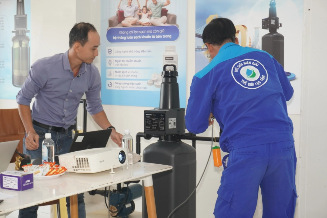 Chuyên gia Panasonic đào tạo chuyên sâu cho đội ngũ nhân sự của Thế Giới Lọc Tổng 55 Buổi đào tạo kỹ thuật hệ thống lọc tổng Panasonic là một bước chuẩn hóa toàn diện từ hiểu đúng công nghệ – lắp đặt đúng kỹ thuật – vận hành đúng tiêu chuẩn hãng.