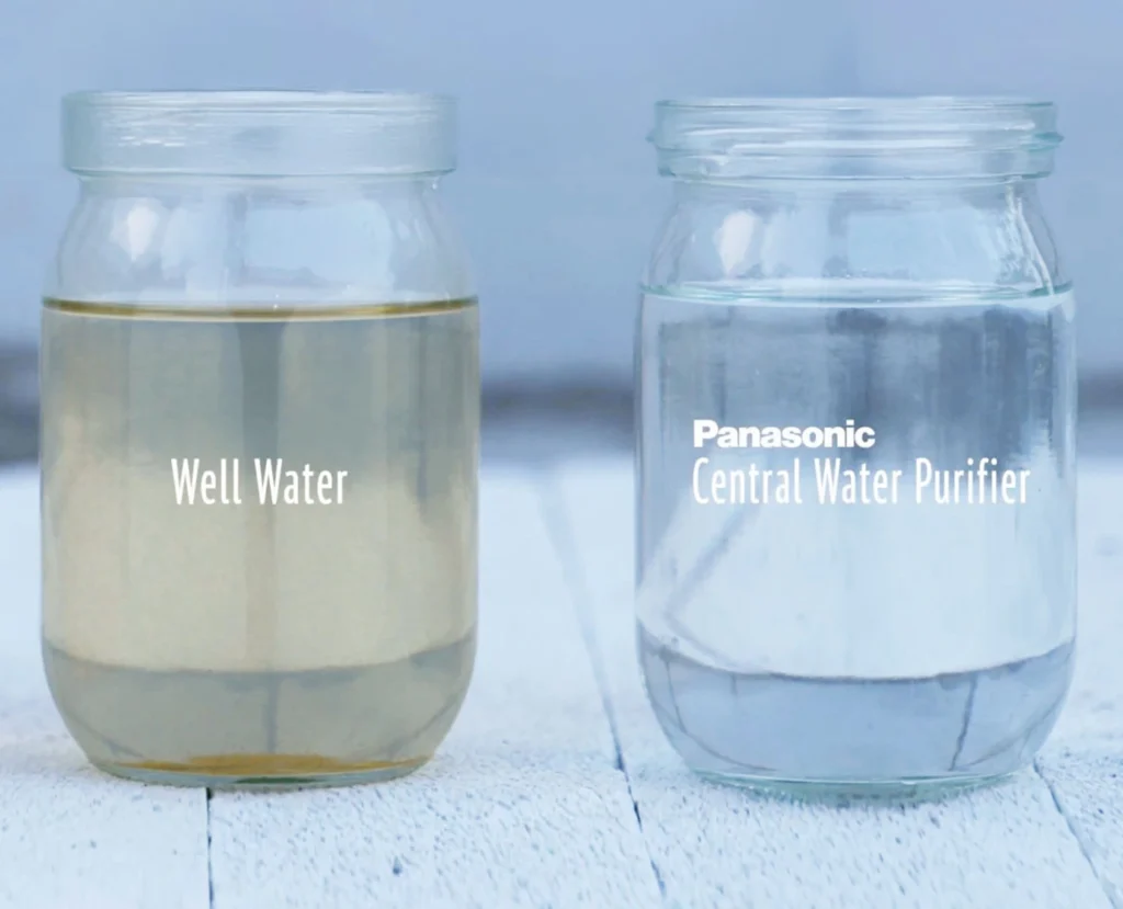 Nước giếng nhiễm sắt (bên trái) được xử lý thành nước sạch (bên phải) sau khi qua lọc tổng Panasonic