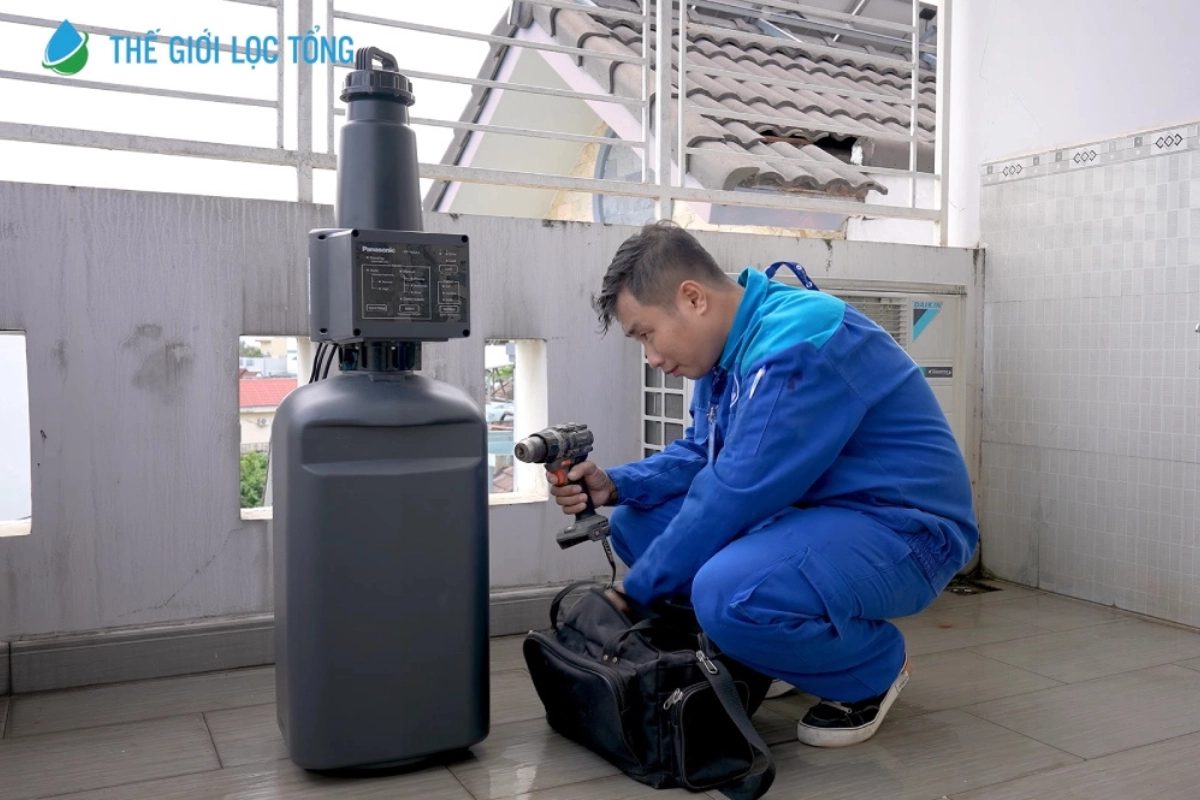 Kỹ thuật viên tại Thế Giới Lọc Tổng giàu kinh nghiệm, có tay nghề cao, được đào tạo chuẩn hãng 