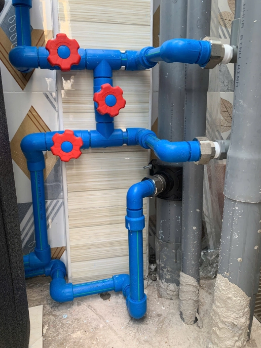 Hệ thống được thực hiện nhanh chóng nhưng vẫn đảm bảo độ chính xác và tính thẩm mỹ, bố trí gọn gàng, đường ống dẫn nước được đi lại tỉ mỉ và khoa học.