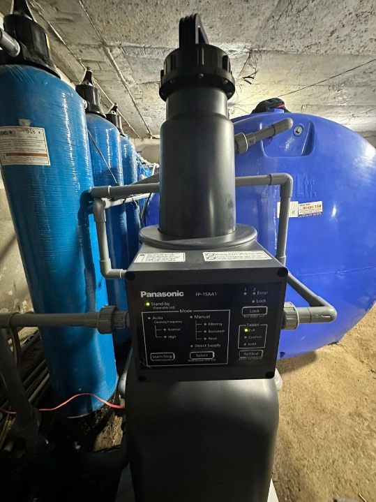 Sự kết hợp giữa vệ sinh bồn chứa và lắp đặt hệ thống lọc tổng Panasonic đầu nguồn giúp tạo nên một quy trình xử lý nước toàn diện. 