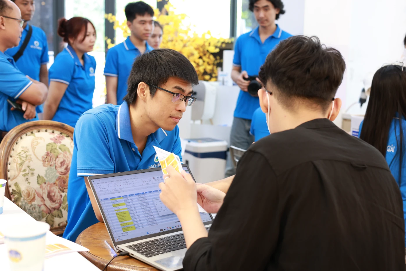 Nhân viên được tư vấn tận tình về tình trạng sức khoẻ