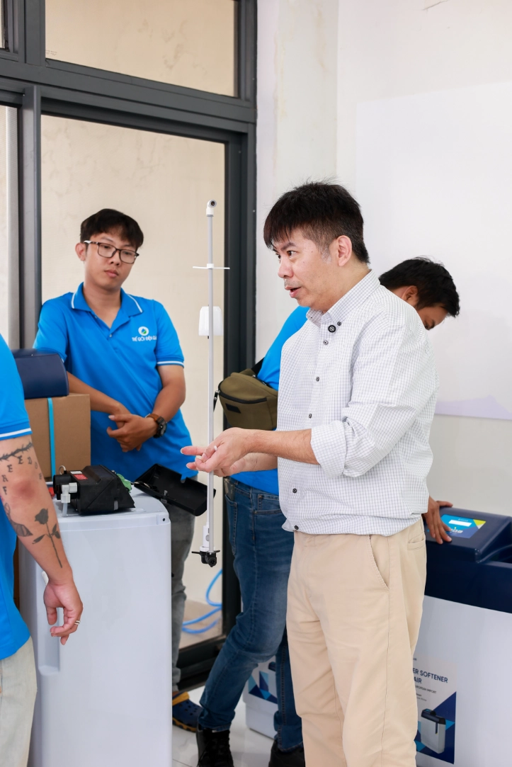 Đội ngũ kỹ thuật được chuyên gia hướng dẫn cách đánh giá chất lượng nước đầu vào, từ đó thiết kế hệ thống lọc tổng Pentair phù hợp