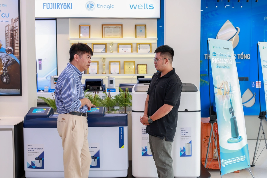 Chuyên gia Pentair Châu Á tham quan Showroom Thế Giới Lọc Tổng & chia sẻ kinh nghiệm thực tế hơn 20 năm trong ngành 47 Chuyên gia giàu kinh nghiệm từ Pentair Châu Á đã có những trao đổi chuyên sâu