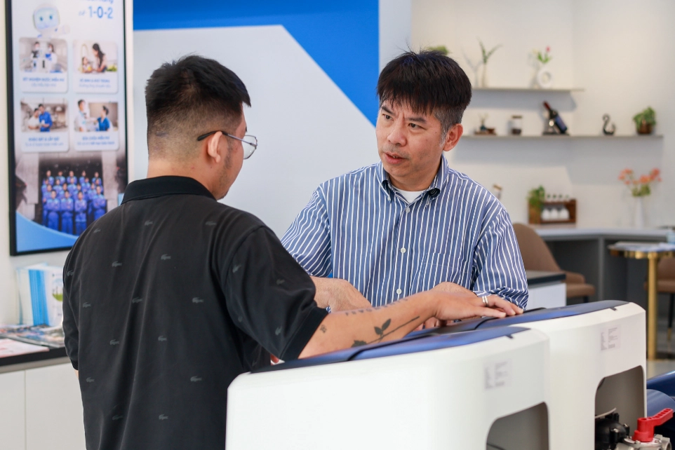 Chuyên gia Pentair Châu Á tham quan Showroom Thế Giới Lọc Tổng & chia sẻ kinh nghiệm thực tế hơn 20 năm trong ngành 49 buoi-tham-quan-voi-su-xuat-hien-cua-chuyen-gia-pentair-asia-cho-thay-su-tin-tuong-doi-voi-the-gioi-loc-tong