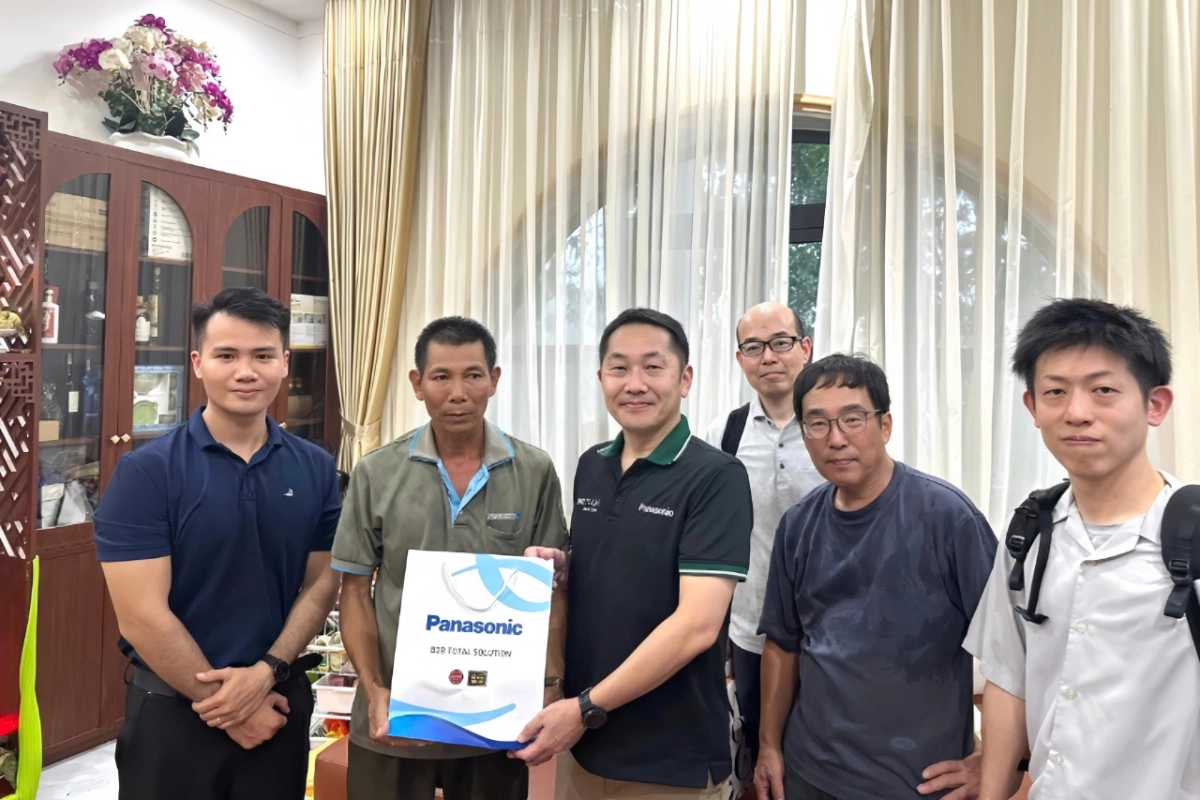 Đoàn kỹ sư và lãnh đạo cấp cao Panasonic Nhật Bản cùng Thế Giới Lọc Tổng ghé thăm nhà khách hàng tại Bến Cát, Bình Dương khảo sát thực địa 155 Tinh than dong hanh chat che giua Panasonic Nhat Ban va The Gioi Loc Tong trong qua trinh phat trien cac giai phap nuoc sach tai Viet Nam 2 Đoàn kỹ sư và lãnh đạo cấp cao Panasonic Nhật Bản cùng Thế Giới Lọc Tổng ghé thăm nhà khách hàng tại Bến Cát, Bình Dương khảo sát thực địa Thế Giới Lọc Tổng
