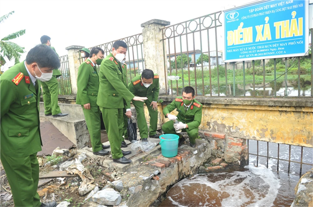 Ô nhiễm môi trường nghiêm trọng: Cần nâng mức xử phạt tội phạm môi trường lên 5 lần 160 o nhiem nguon nuoc thuc trang dang bao dong Ô nhiễm môi trường nghiêm trọng: Cần nâng mức xử phạt tội phạm môi trường lên 5 lần Thế Giới Lọc Tổng